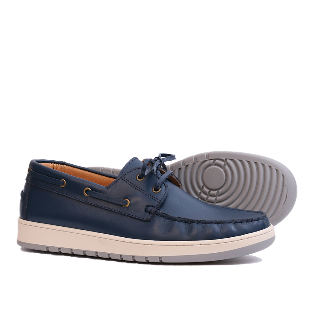 Chaussure bateau en cuir bleu 220