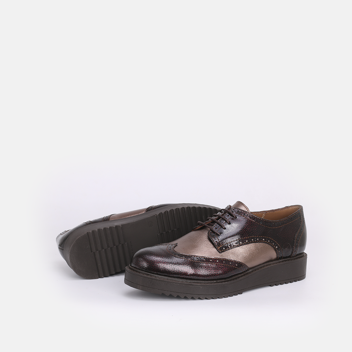 chaussure en cuir vernie 322