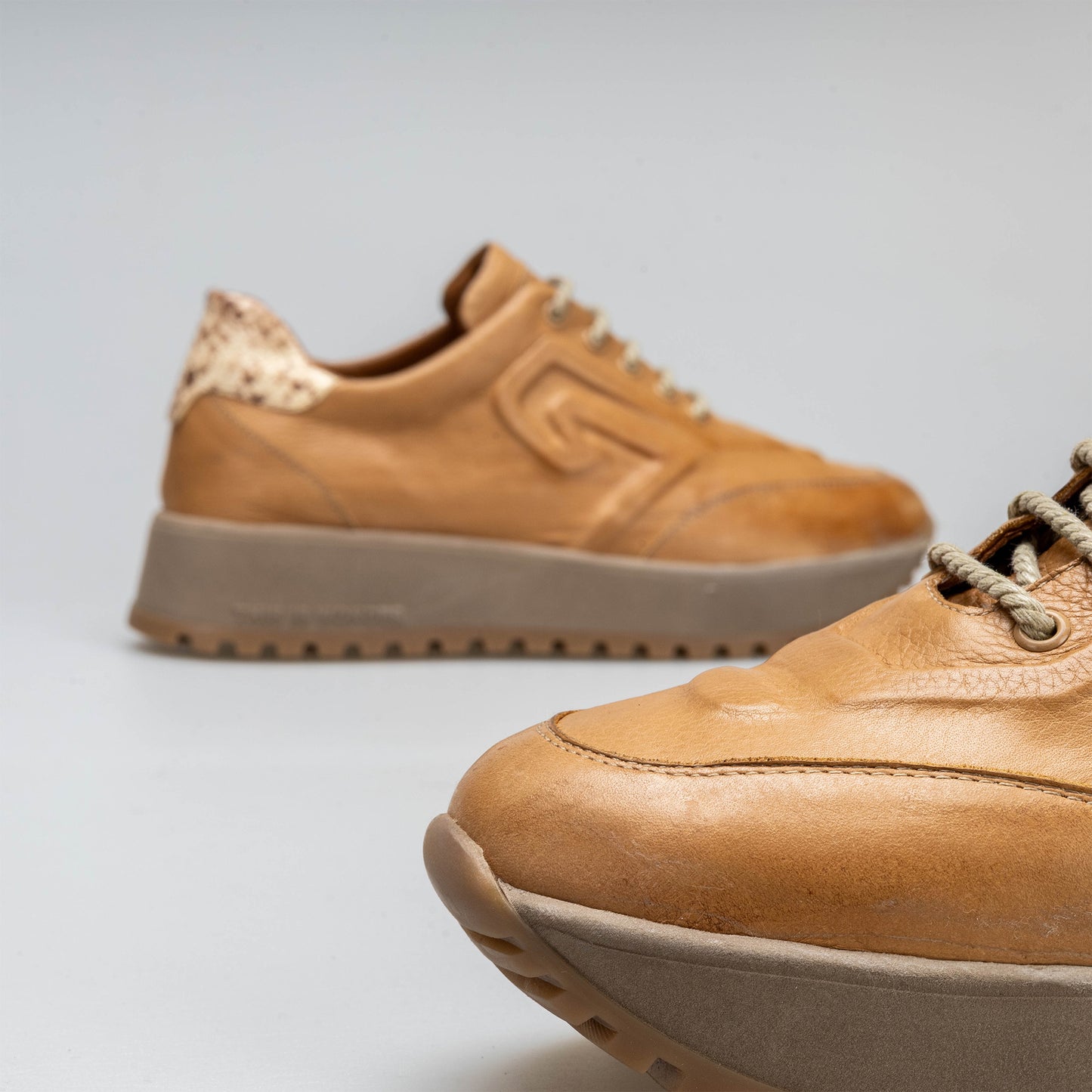 Velora en cuir tabac