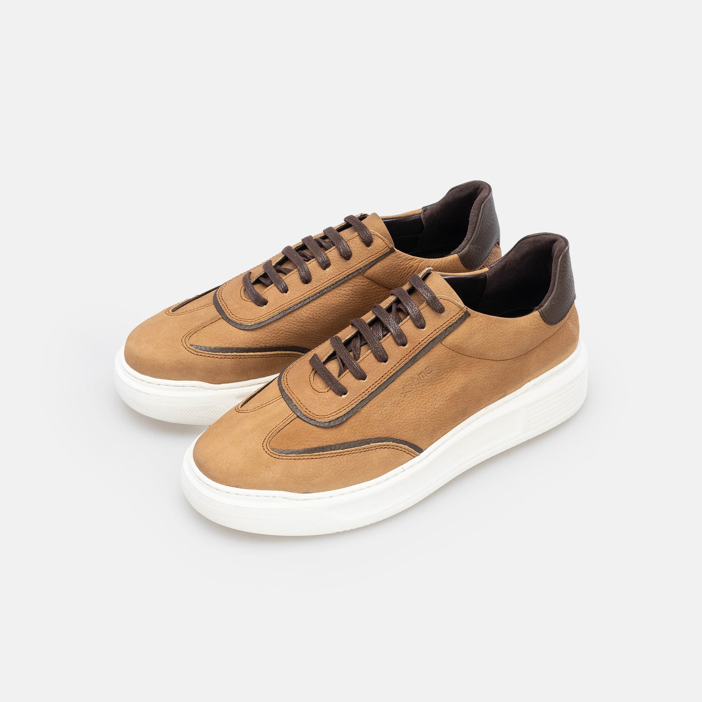 Koa Sneakers / Basket en nubuck Camel