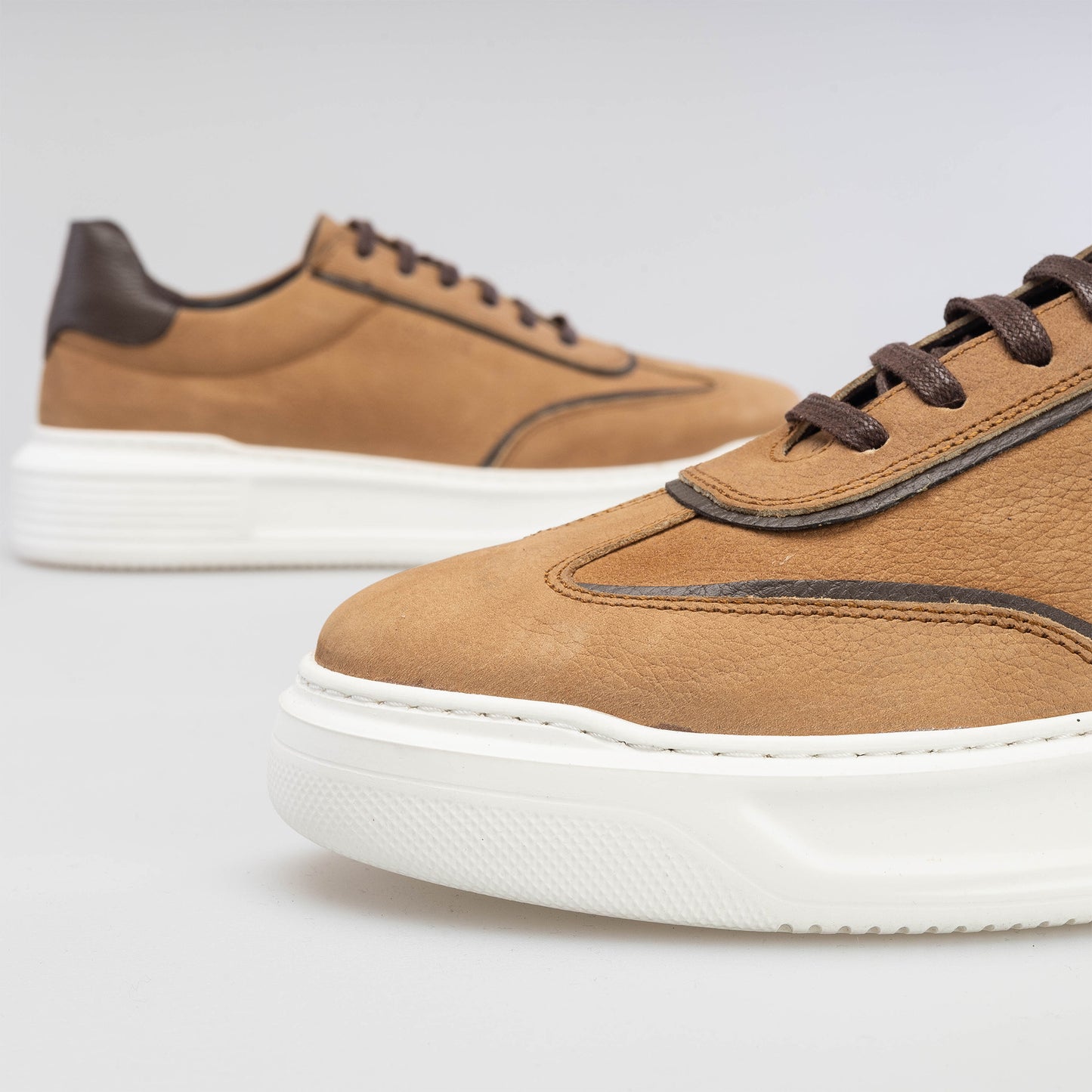 Koa Sneakers / Basket en nubuck Camel