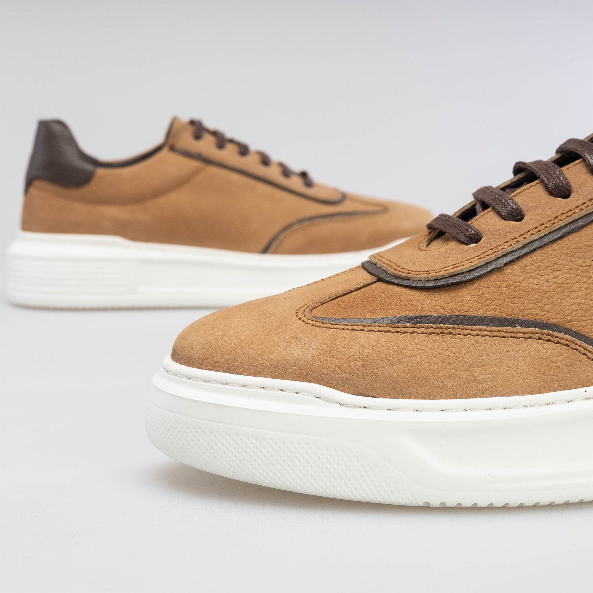 Koa Sneakers / Basket en nubuck Camel
