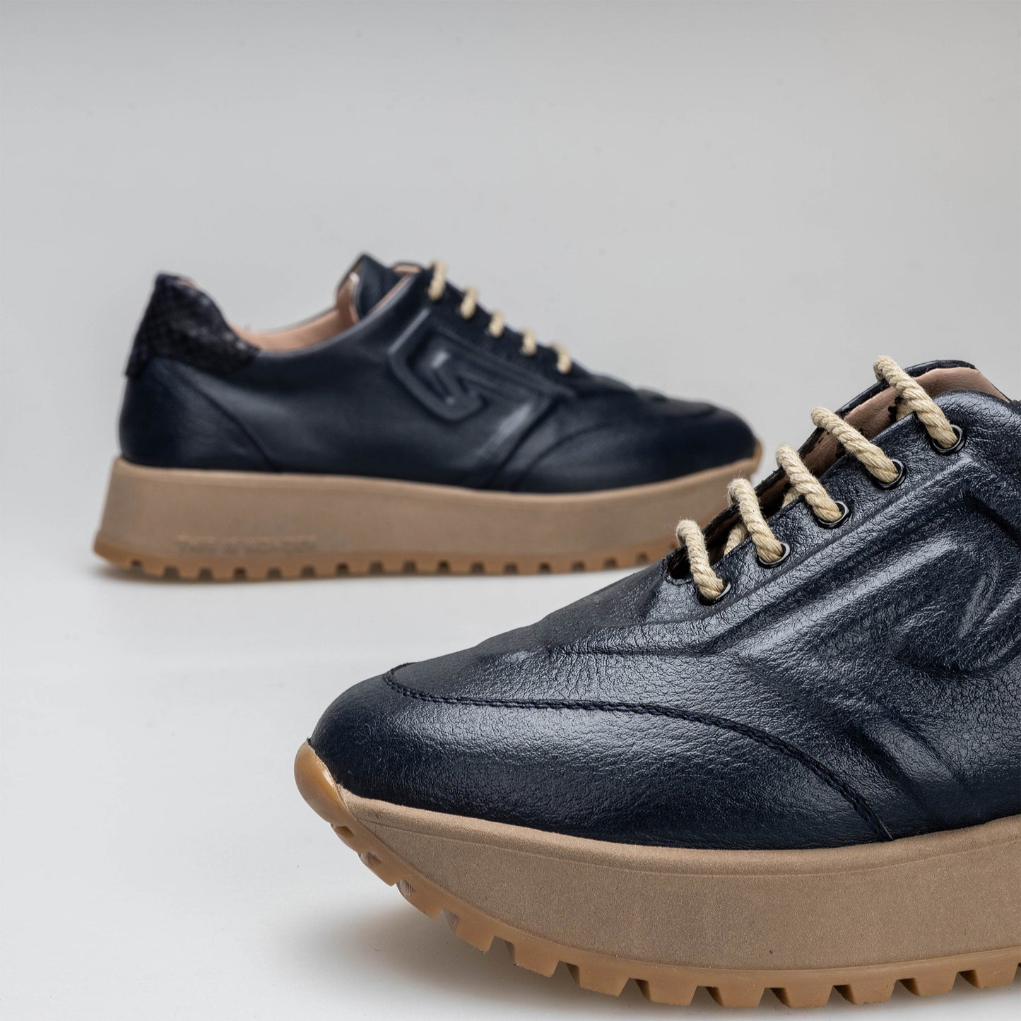 Velora en cuir bleu