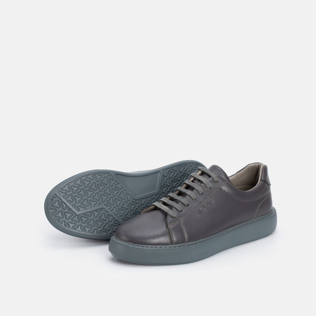BASKET CUIR GRIS 800