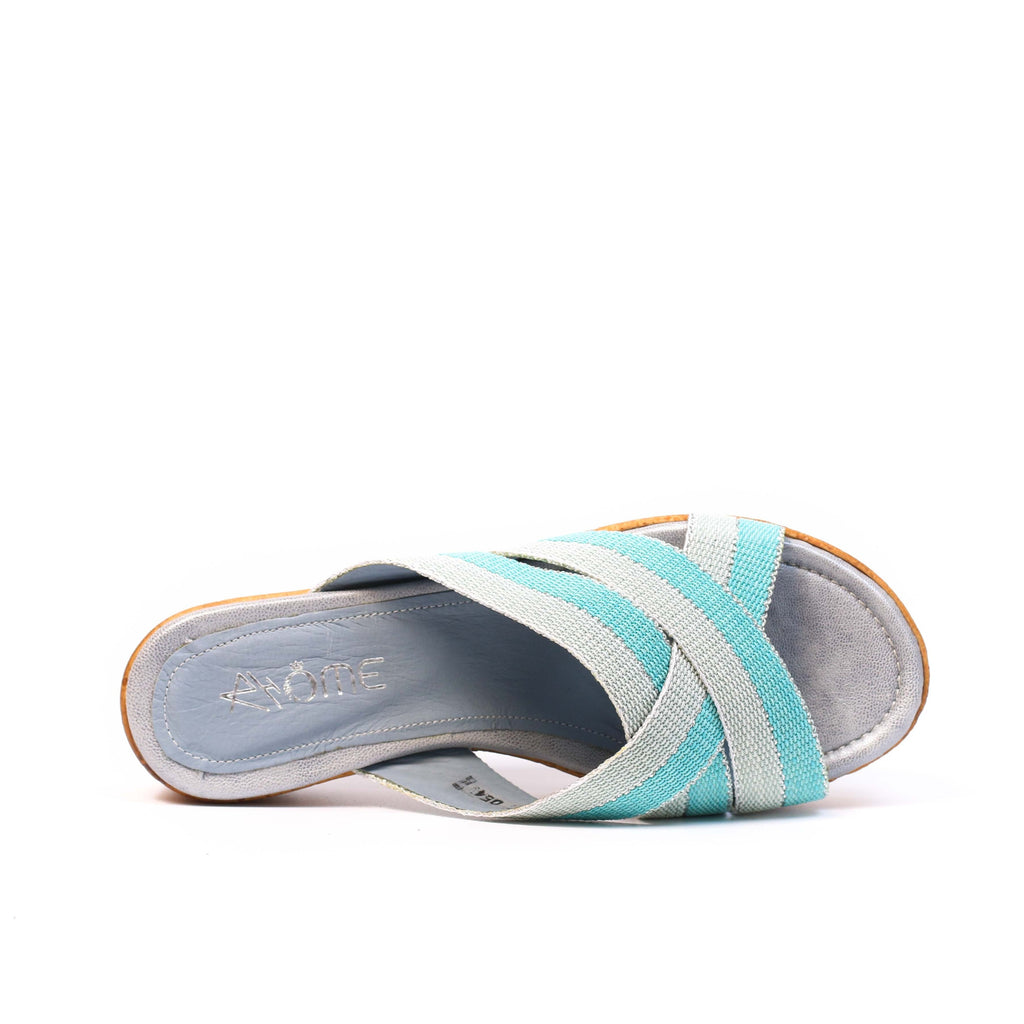 1054 SANDALES EN CUIR BLEU CIEL