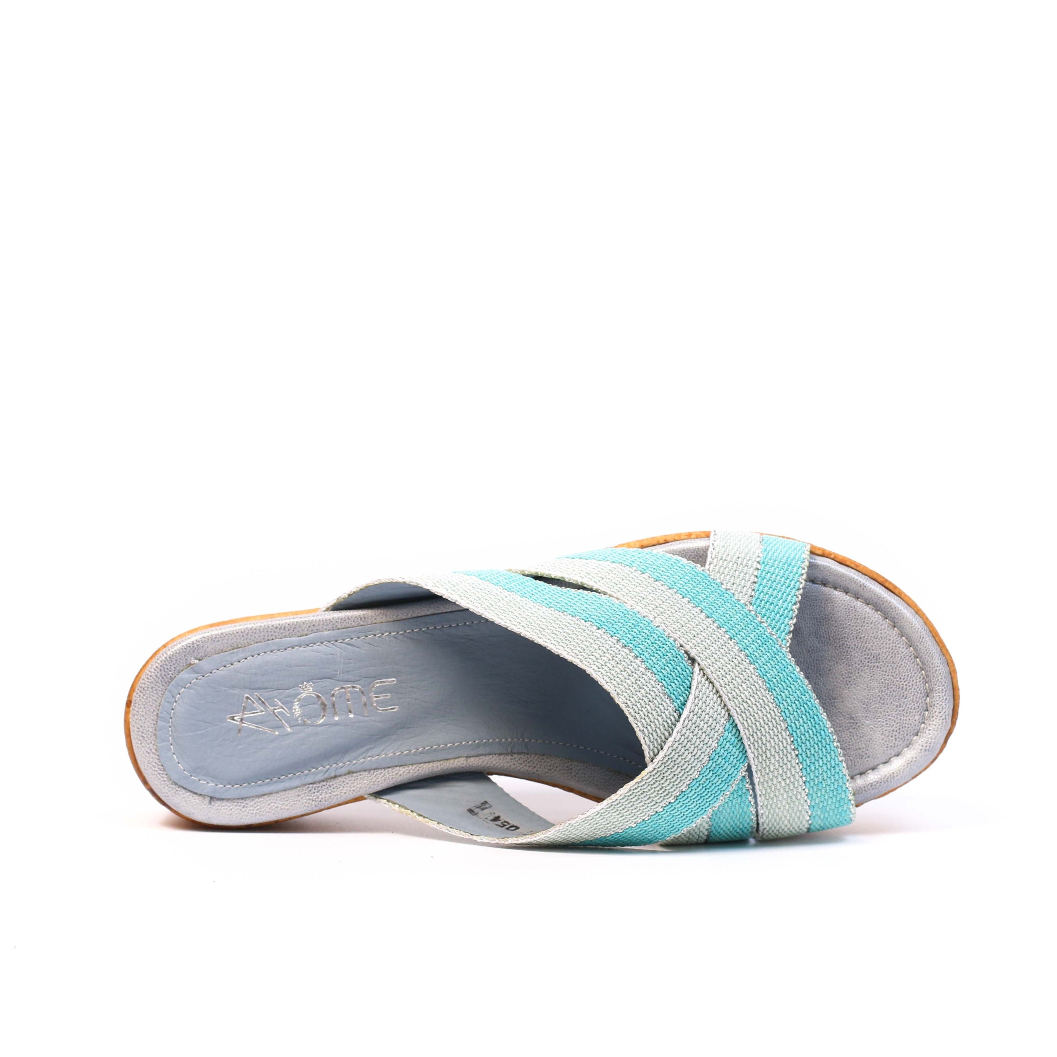 1054 SANDALES EN CUIR BLEU CIEL