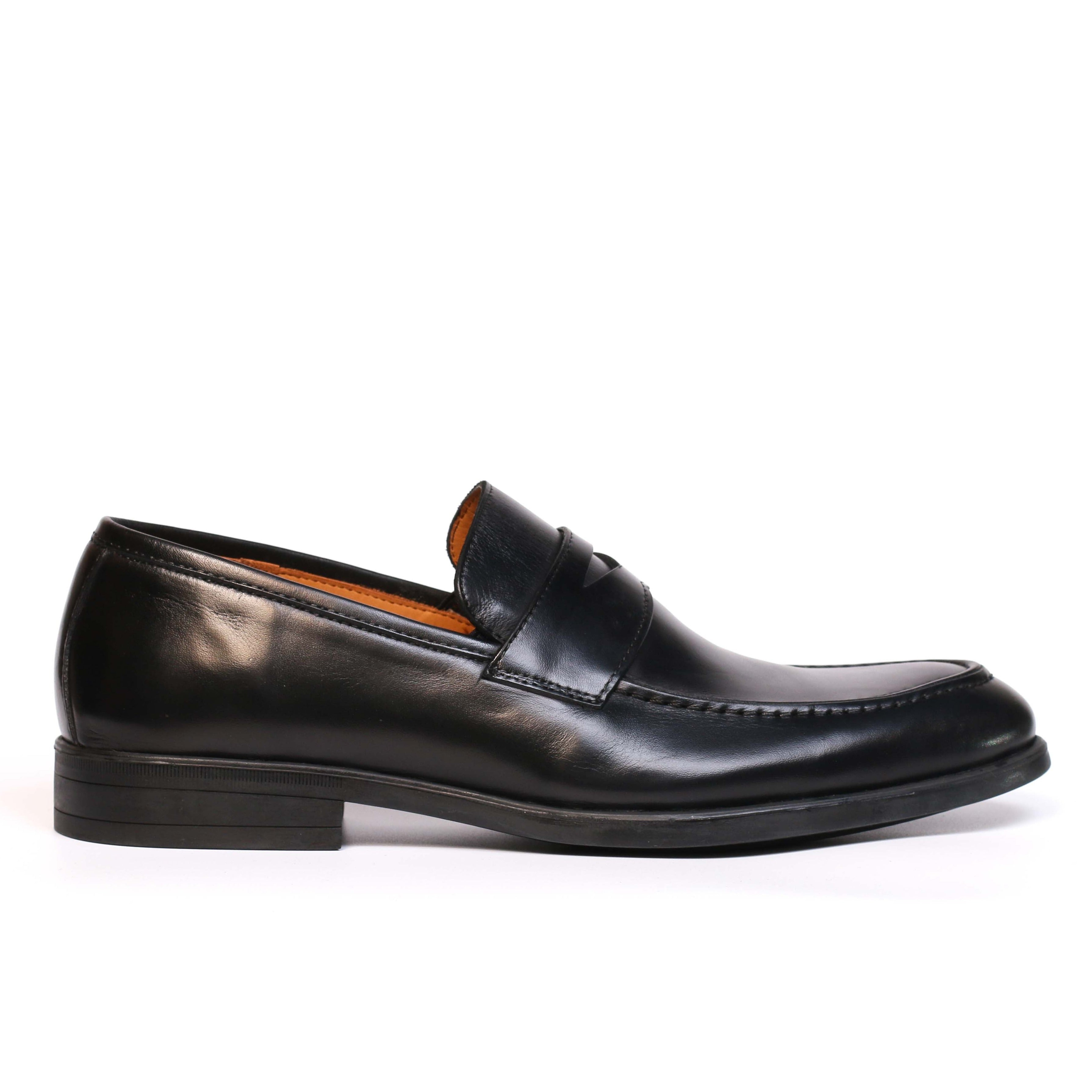 chaussure en cuir noir 22228