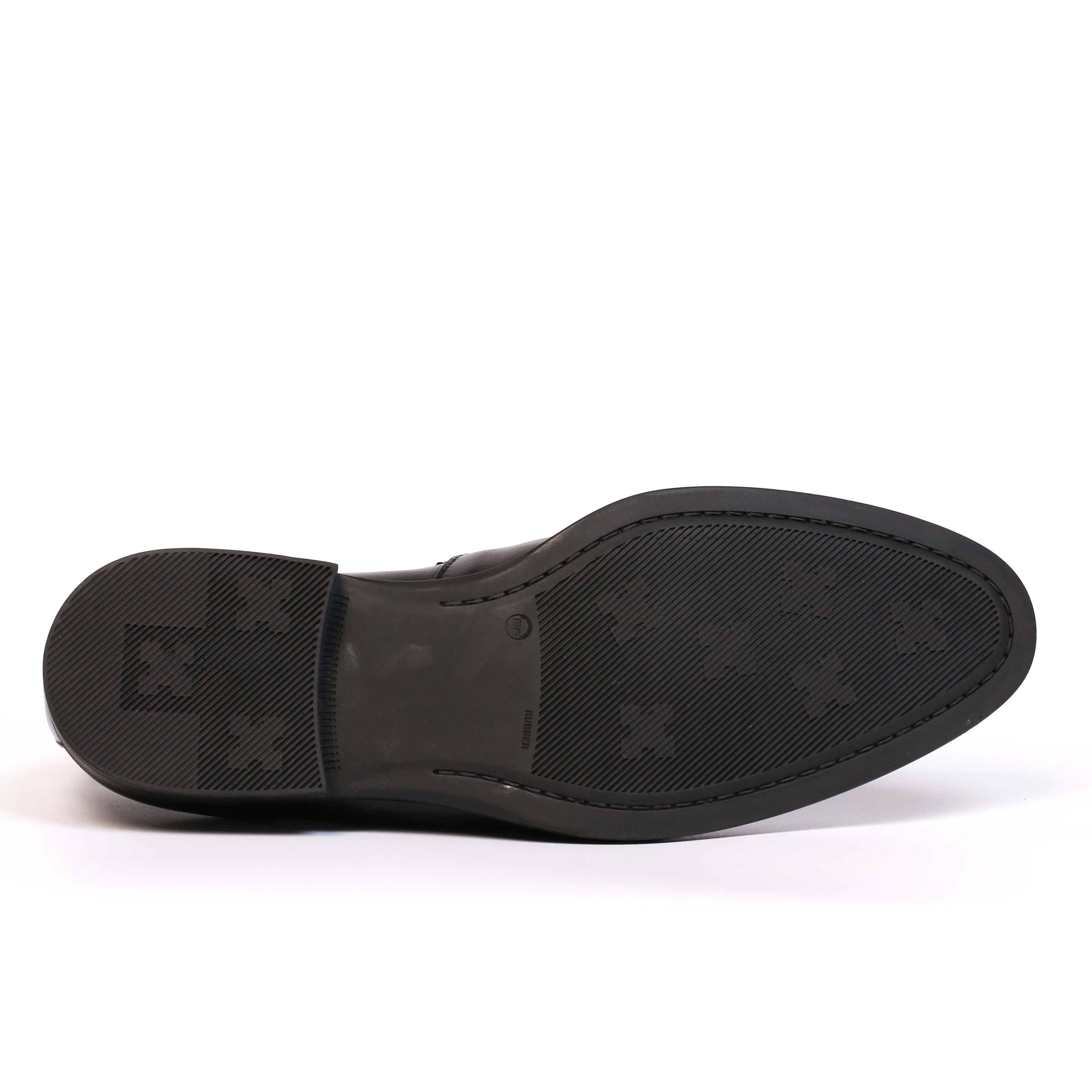 CHAUSSURE EN CUIR NOIR 22228