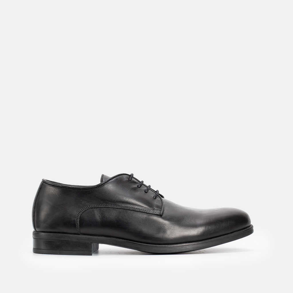 Chaussure en Cuir Noir 138