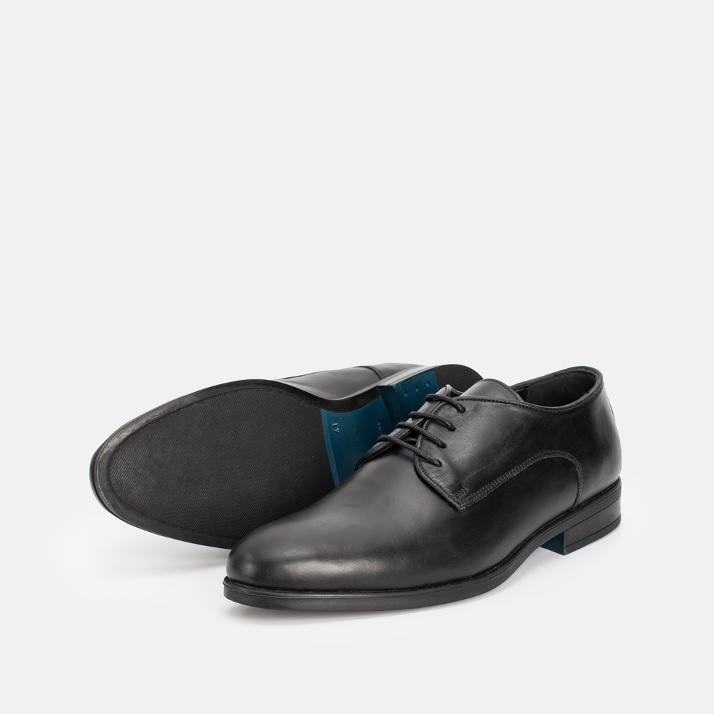 Chaussure en Cuir Noir 138