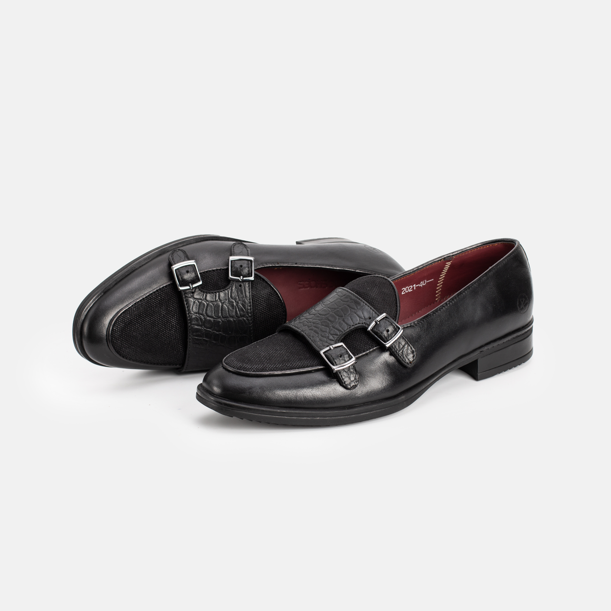 CHAUSSURE EN CUIR NOIR 2021