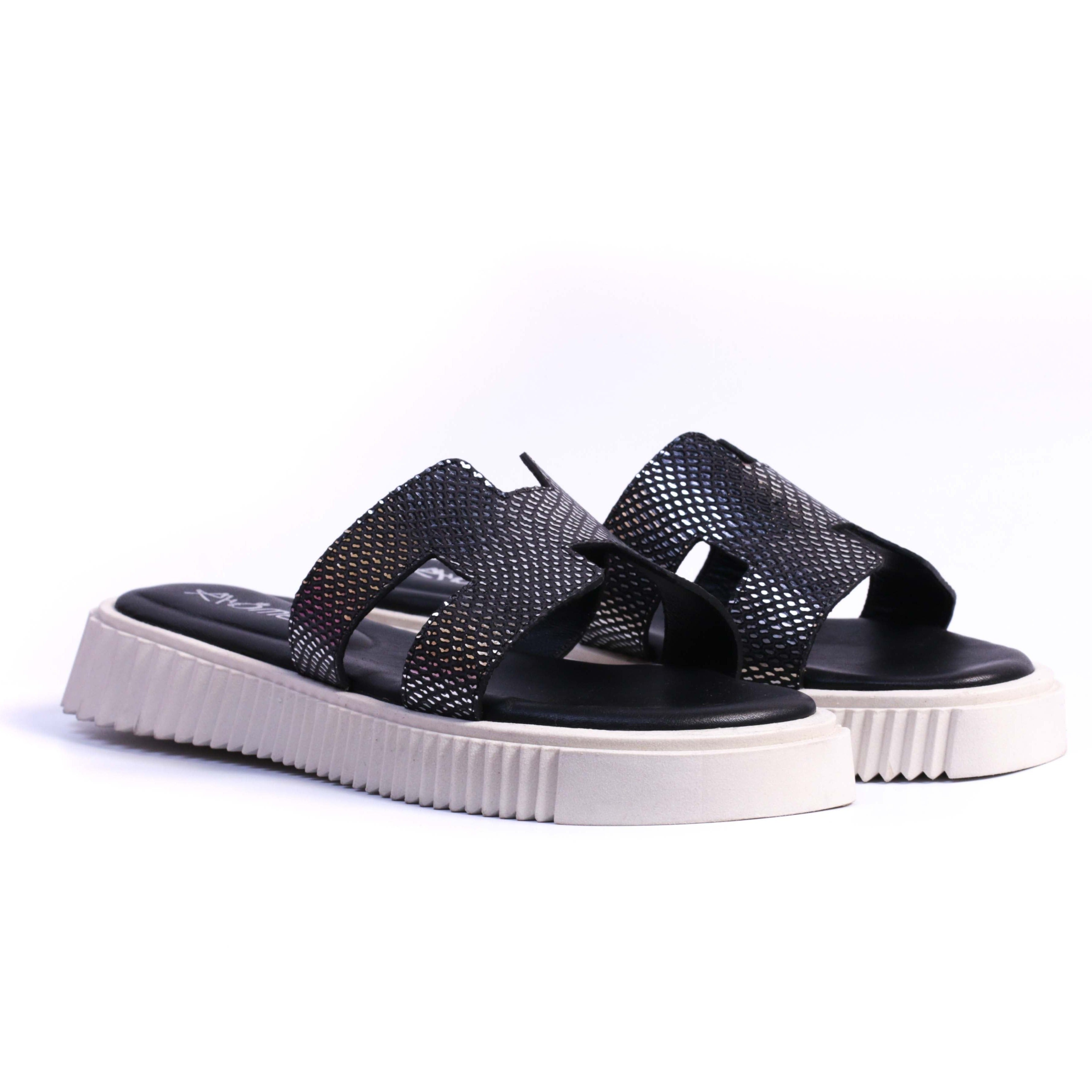 011 SANDALES EN CUIR EFFET CROCO NOIR