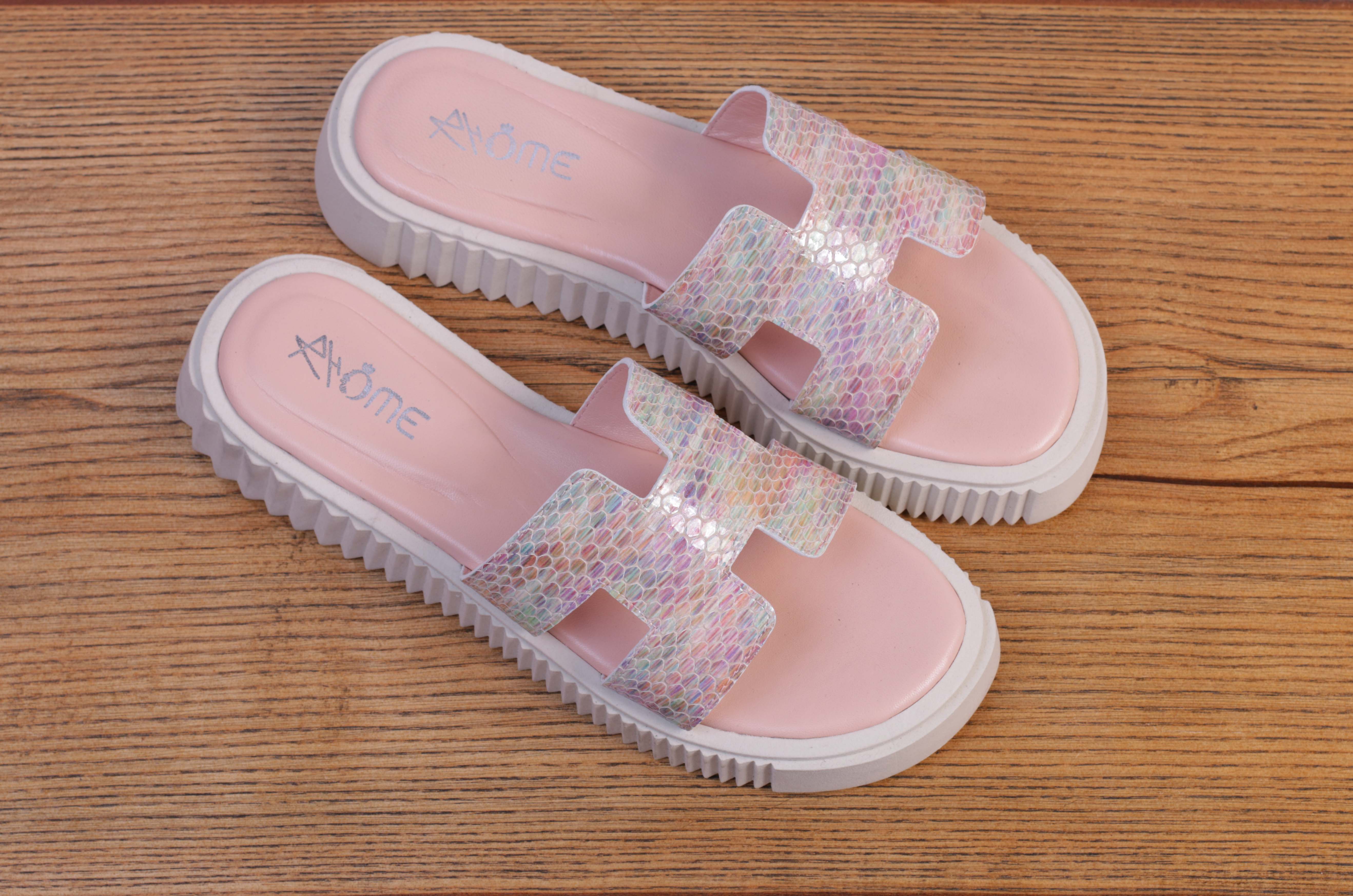 011 SANDALES EN CUIR EFFET CROCO ROSE