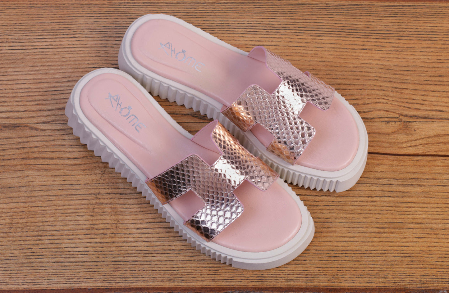 011 SANDALES EN CUIR EFFET CROCO ROSE GOLDE