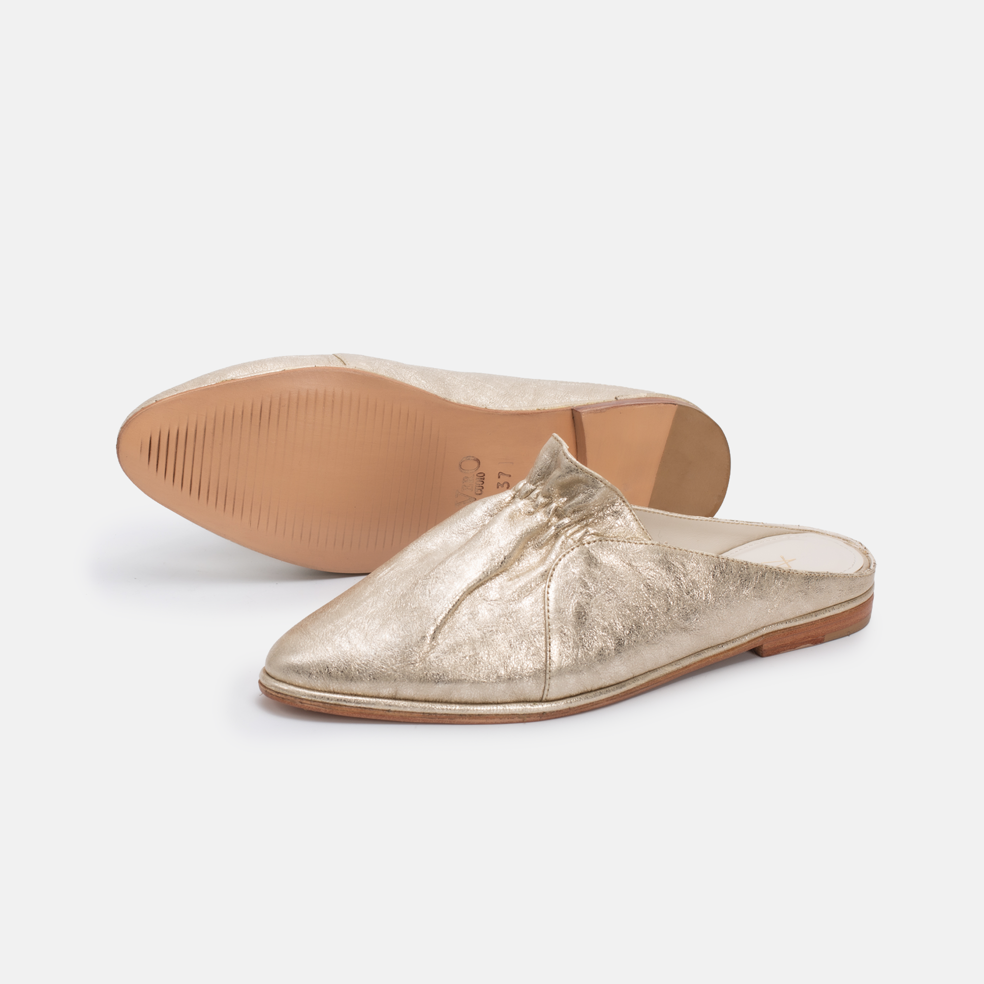 Belgha en cuir doré