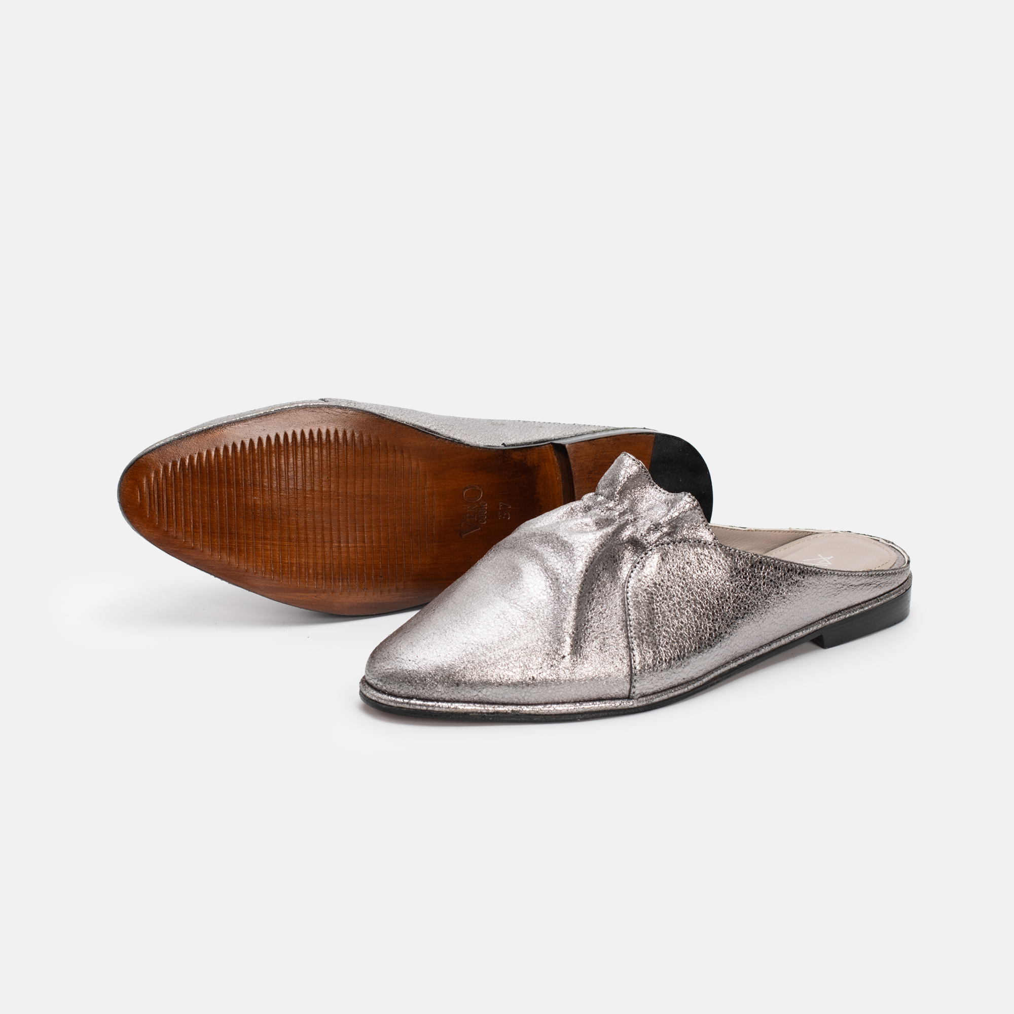 Belgha en cuir Nickel