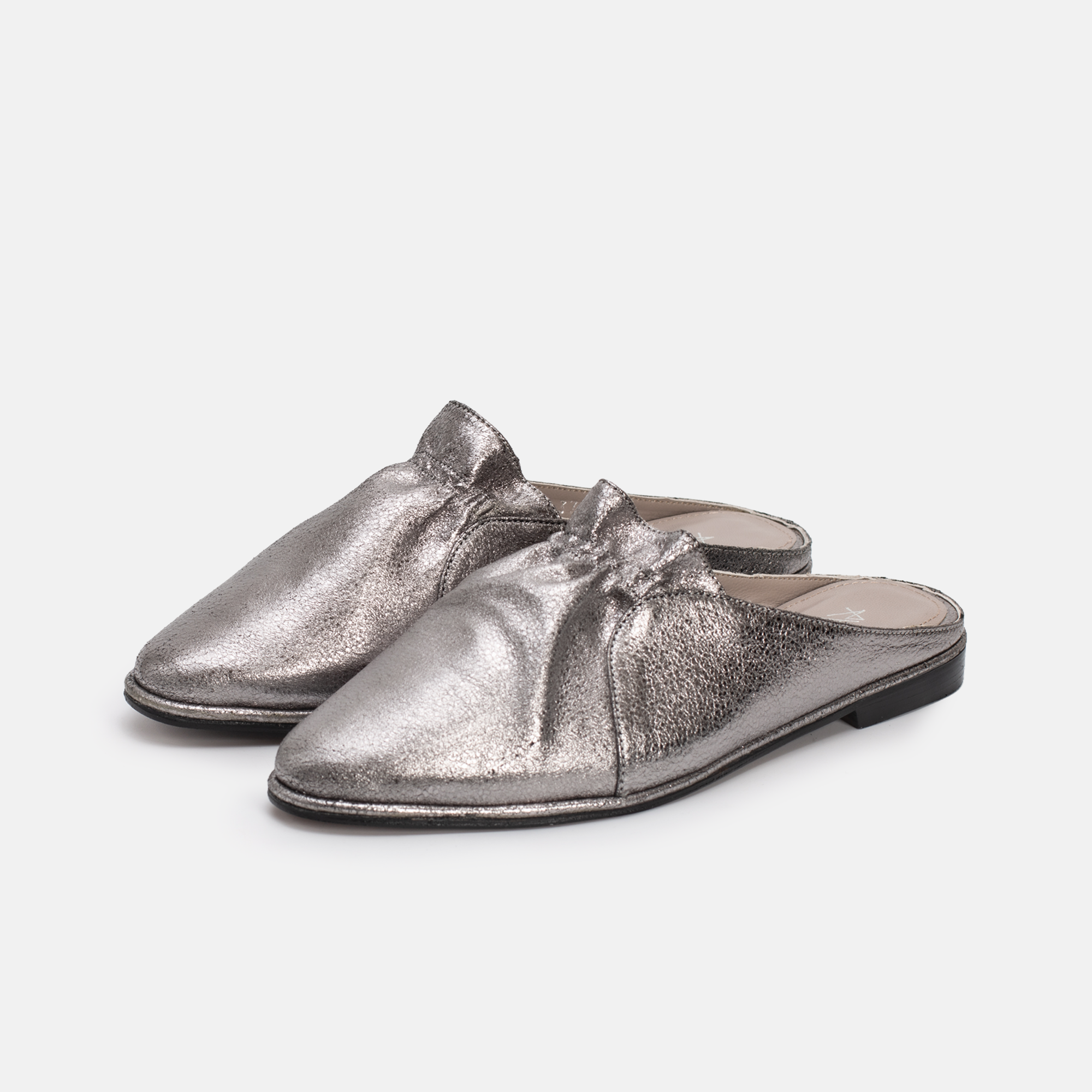 Belgha en cuir Nickel