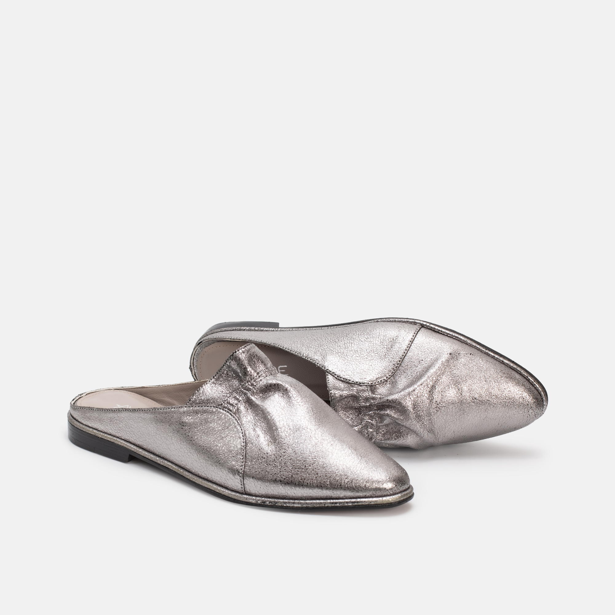Belgha en cuir Nickel