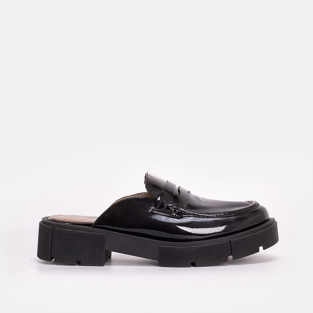 MULE MEKNES EN CUIR NOIR VERNIE
