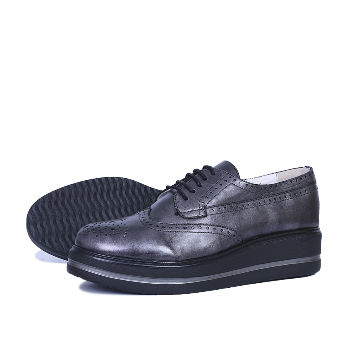PINAR EN CUIR GRIS
