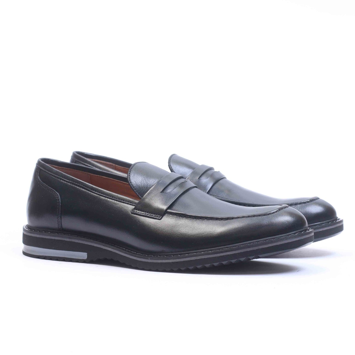 Chaussure en Cuir Noir-077