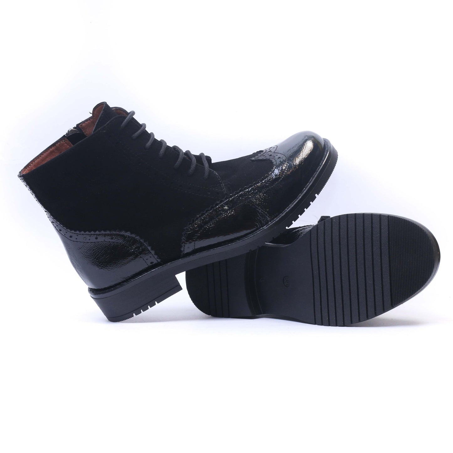 BOTTINES EN CUIR NOIR BRILLANT ET DAIM 411