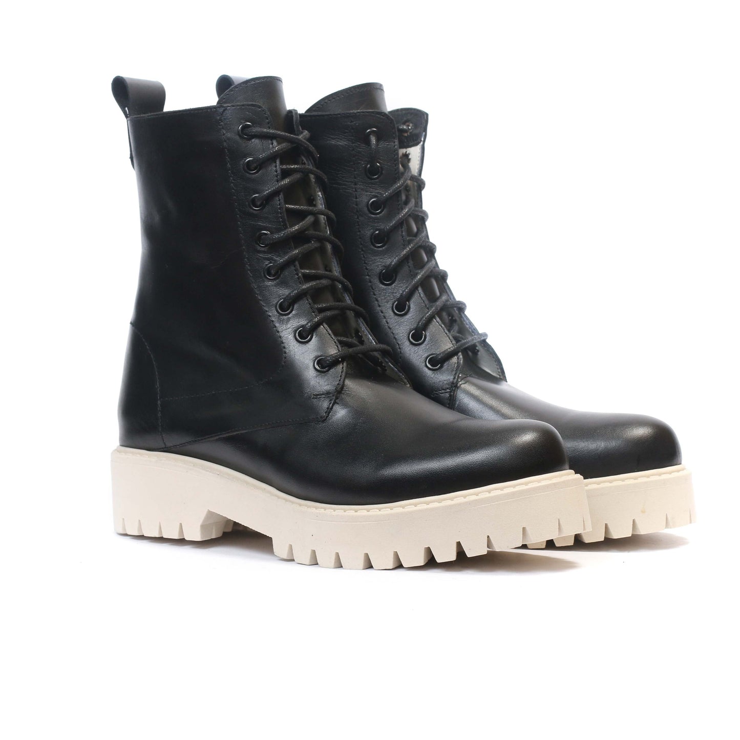 BOTTINE EN CUIR NOIR 2062