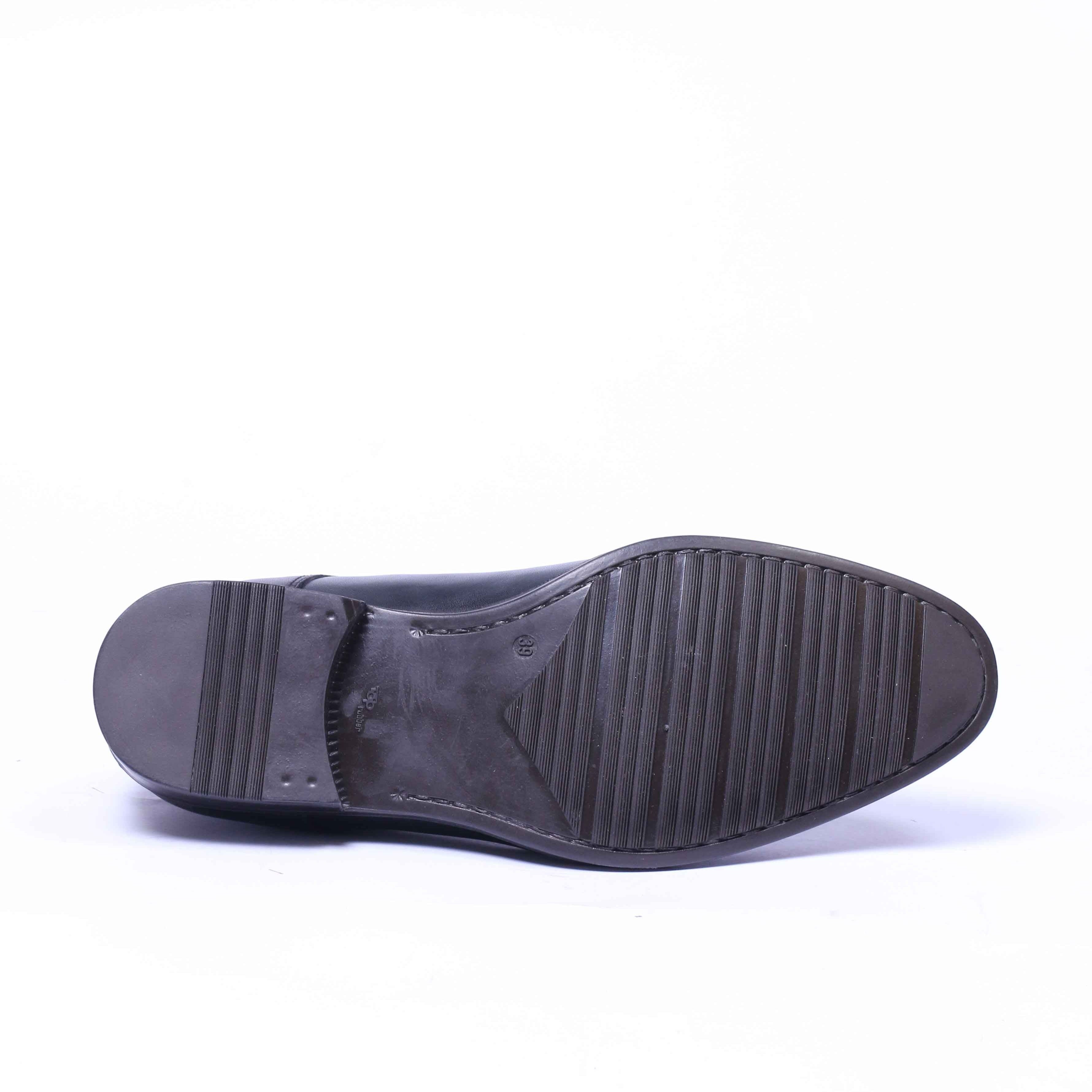 Chaussure en Cuir Noir-067