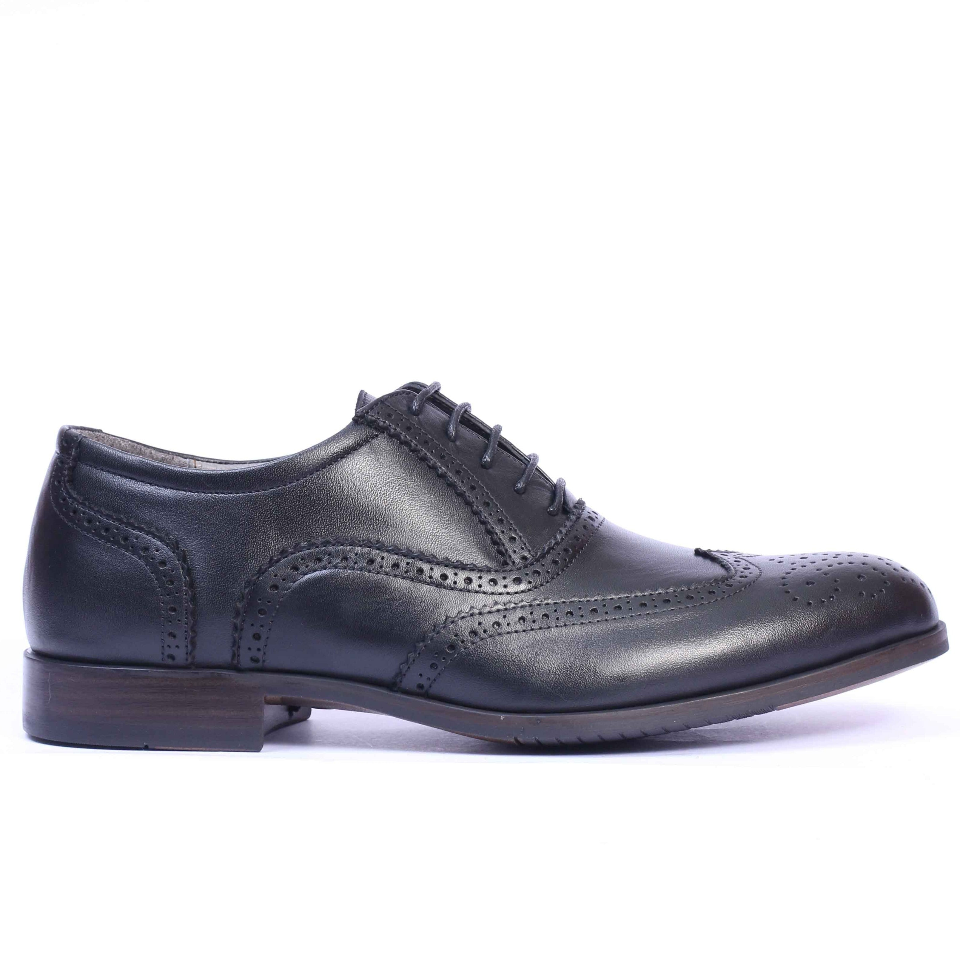 chaussure en cuir noir-706