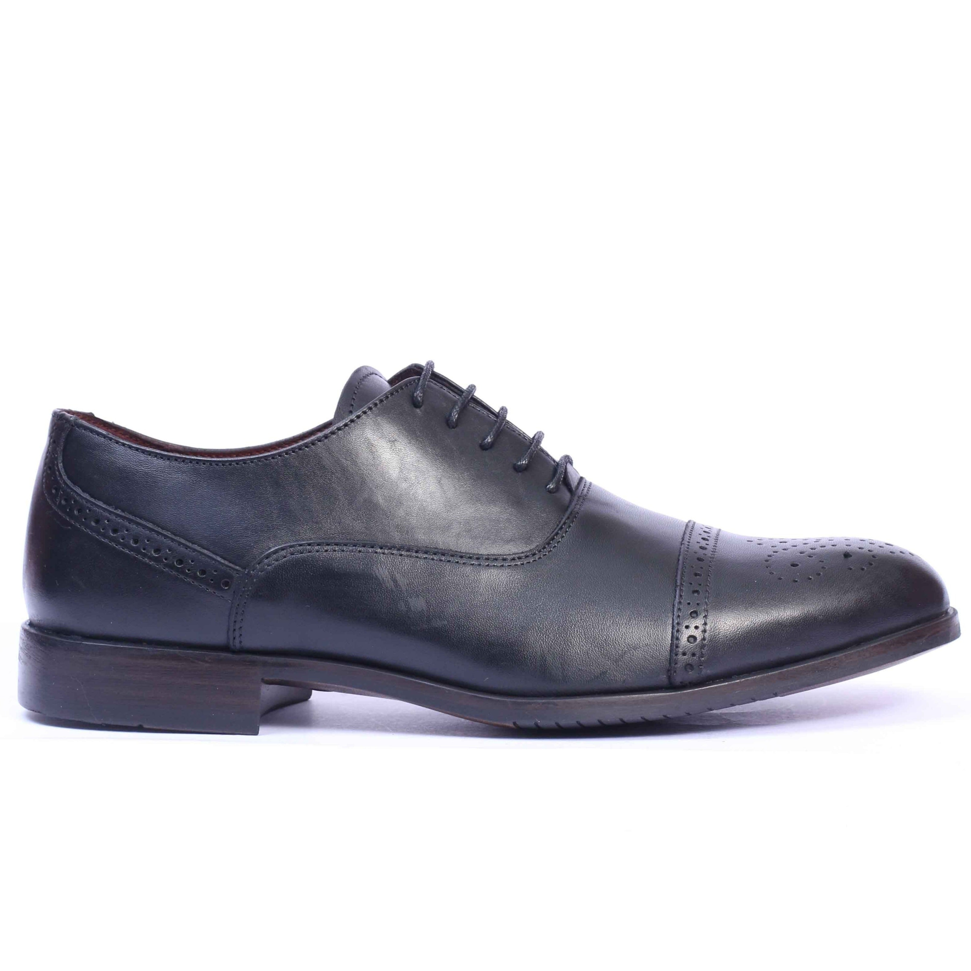 chaussure en cuir noir-705