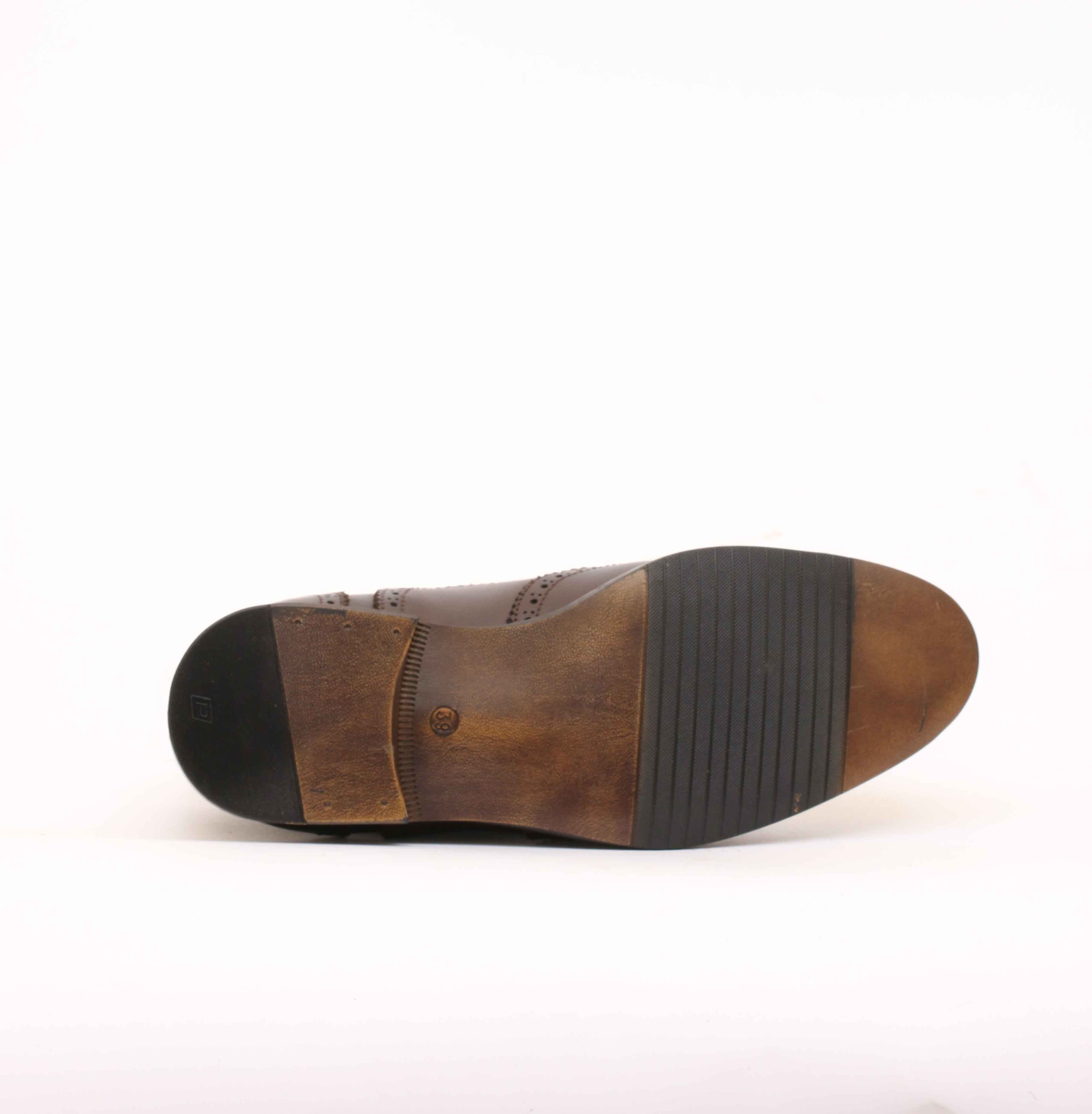 Chaussure en Cuir Marron 706