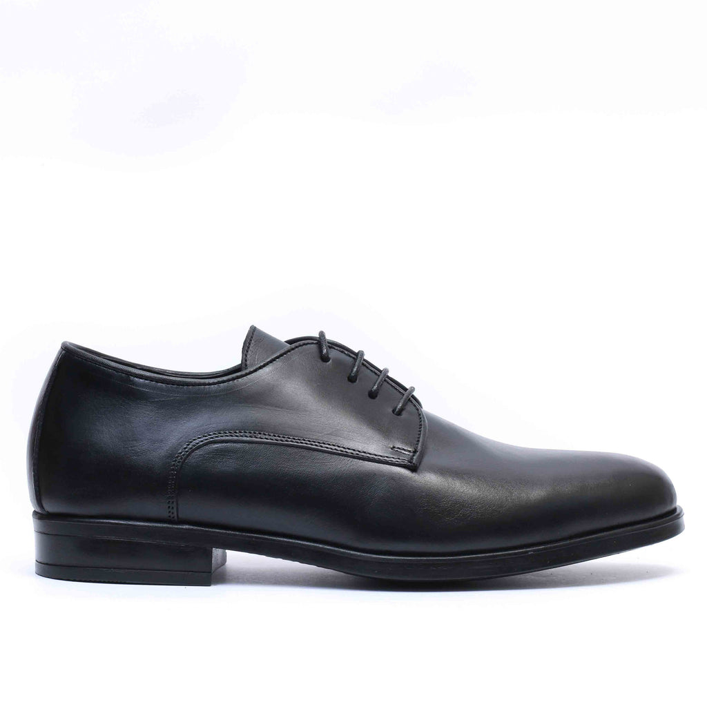 Chaussure en Cuir Noir 138